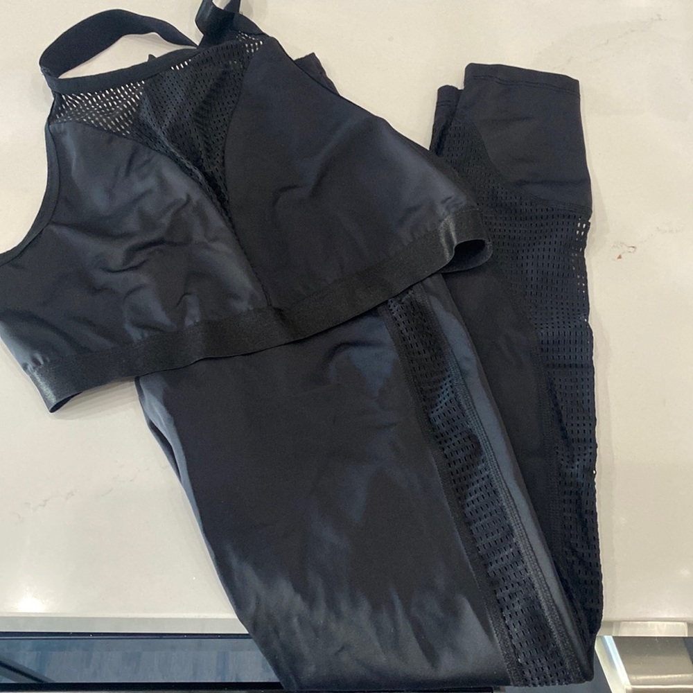 Beyond yoga black mesh set